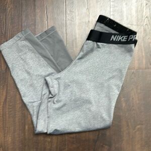 Women’s large Nike pro capri #C45